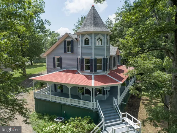 106 H St, Oakland, MD 21550