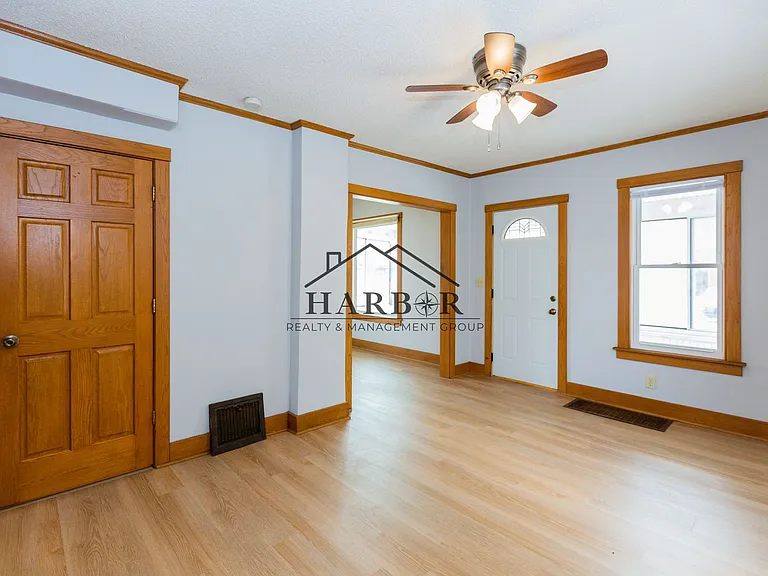 15 8th St NW — Photo 8