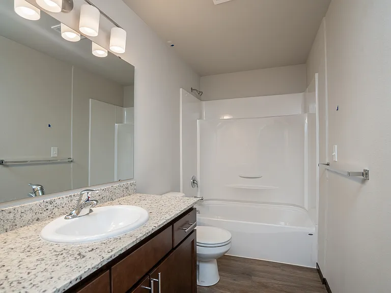 Sunset West Apartments — Photo 9