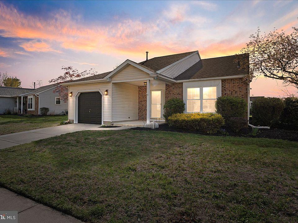 1st image of 38 Pinecrest Dr