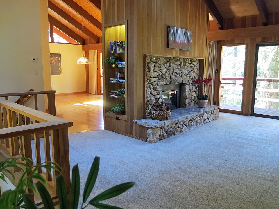 Living Area to Dining Room