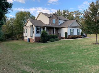 224 Roundstone Dr, Inman, SC 29349