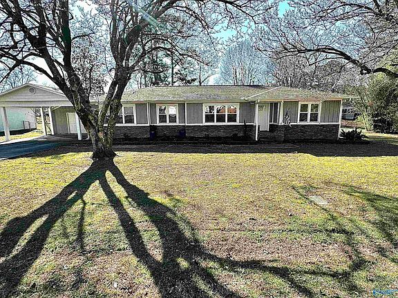 2nd image of 805 7th Way NE