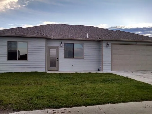 3613 Lincoln Ave, Spirit Lake, IA 51360