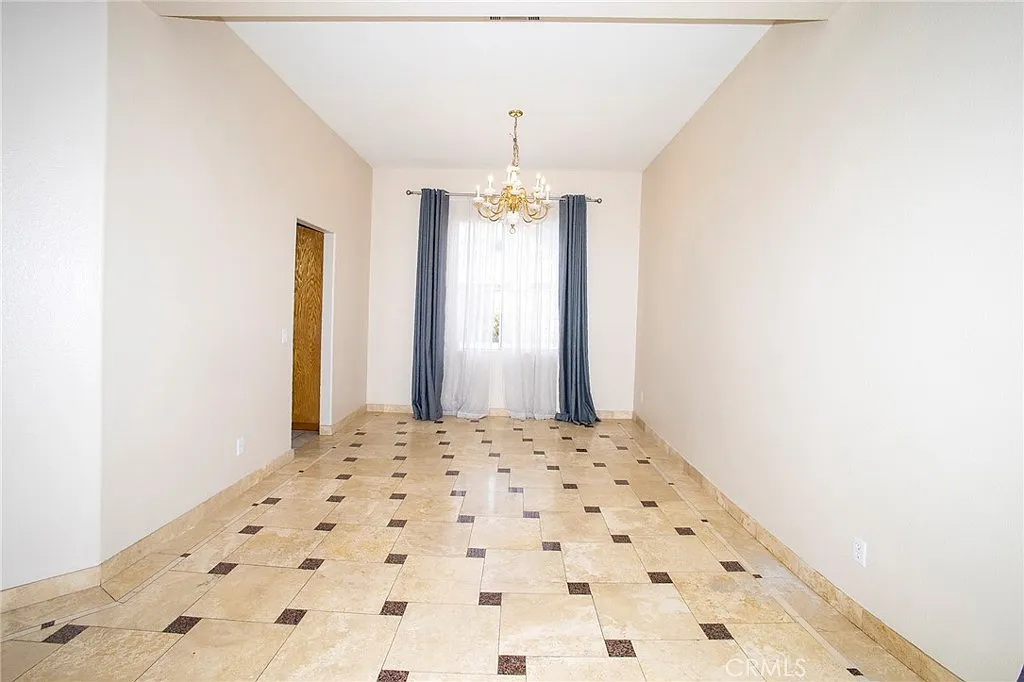 5 bed, 2657 sqft, $4,300 — Photo 4
