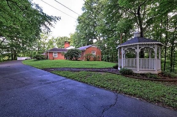 3rd image of 3312 Butler Rd