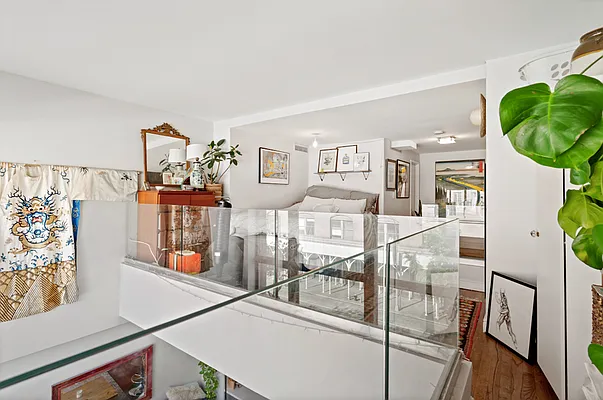 Sold by R New York | media 6