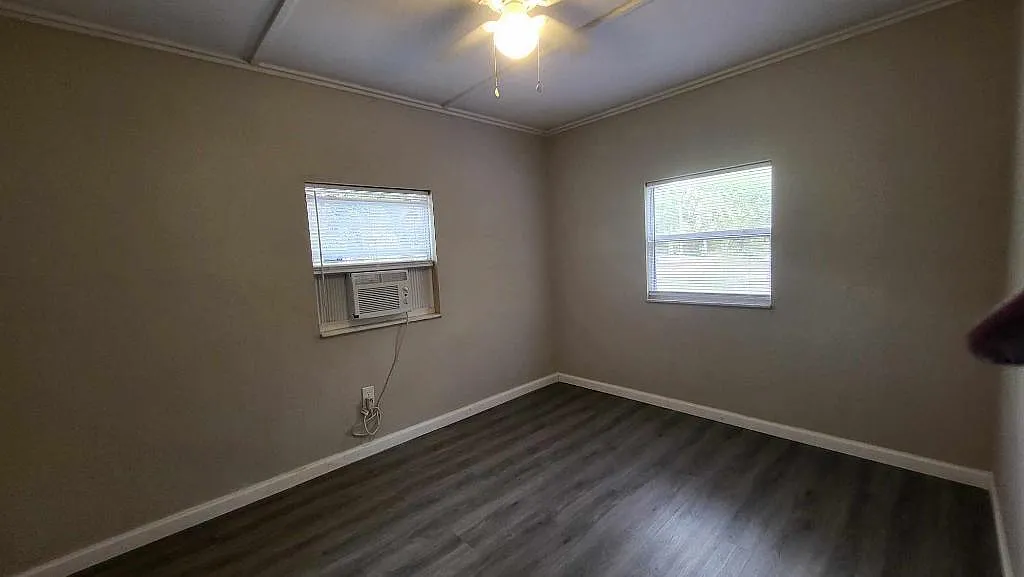 230 Delray Avenue - B — Photo 3