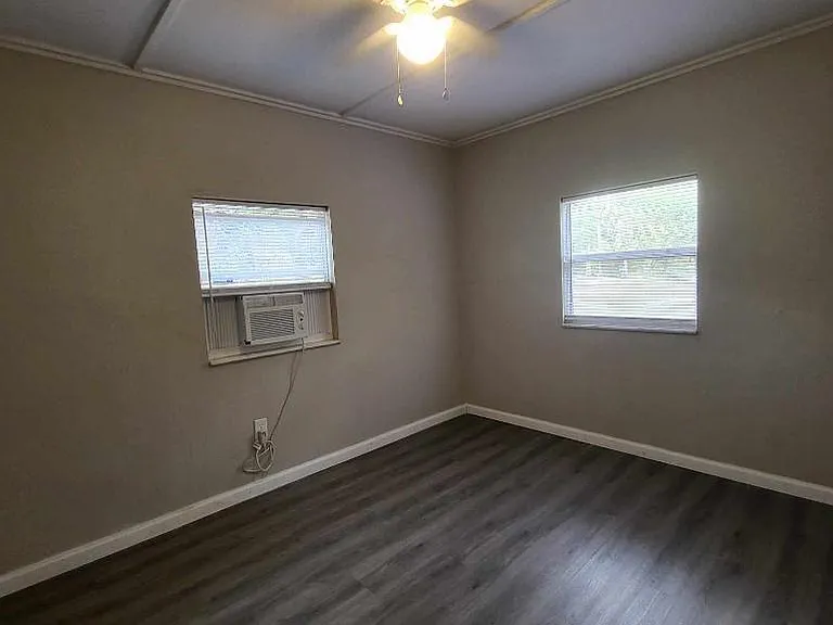 230 Delray Ave #B — Photo 4