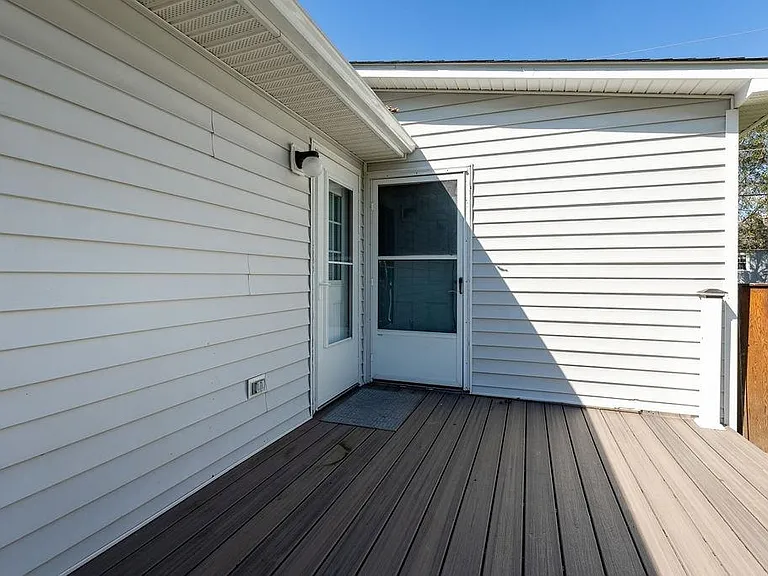 105 Hemlock St — Photo 27