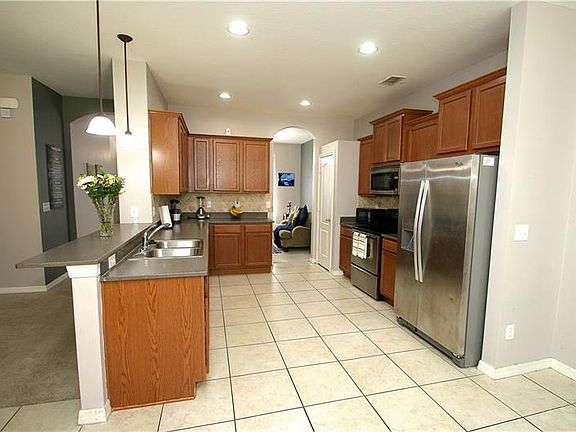 4th image of 541 Shirley Dr