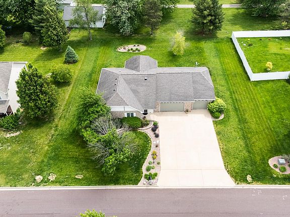 4th image of 104 Conaghan Dr