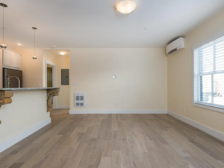 52 Wilmot St #1R — Photo 5