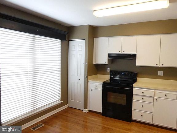 4th image of 28 Hunting Horn Cir