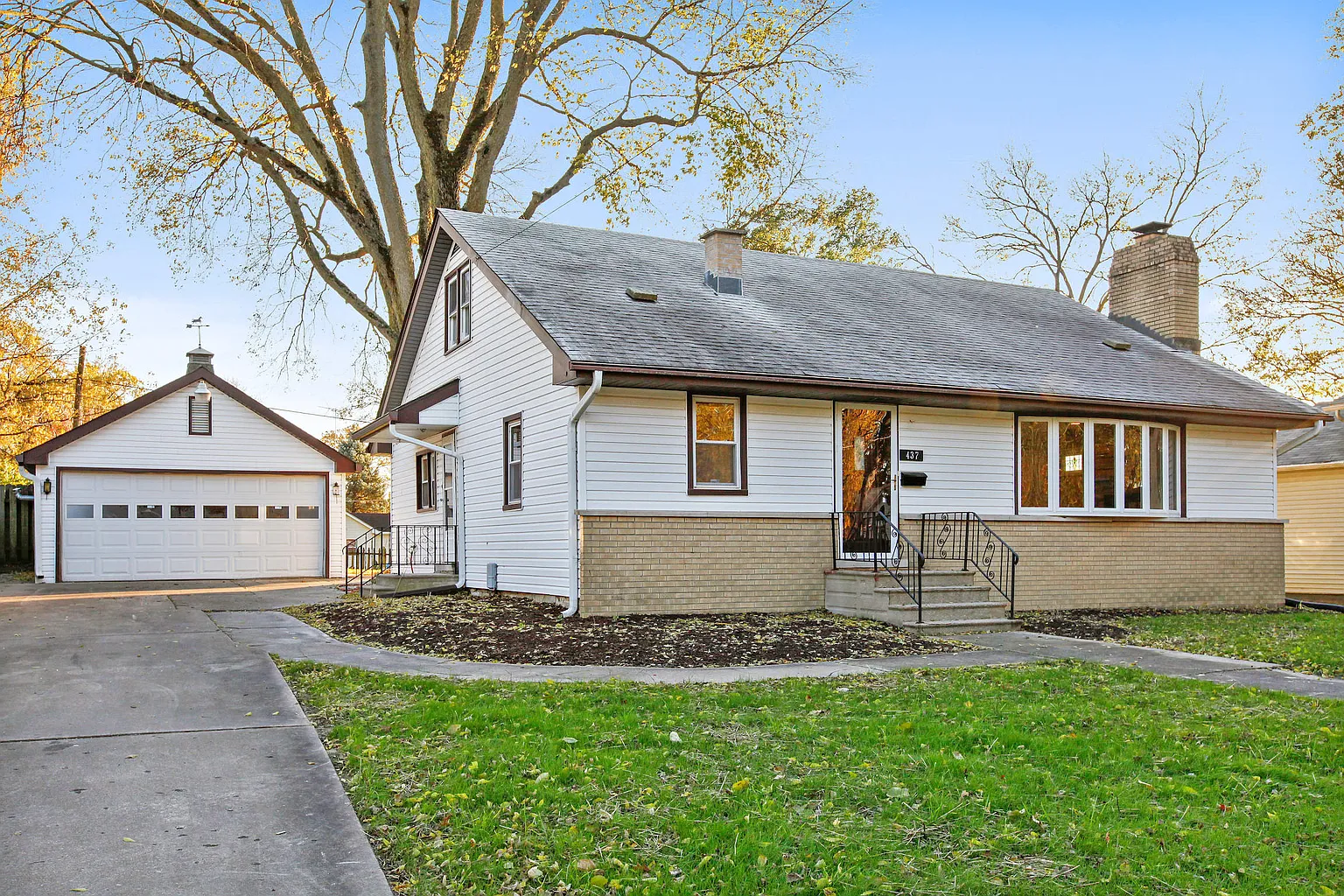 437 River St photo 1