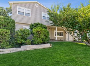 22 Ricky Rd, Ronkonkoma, NY 11779