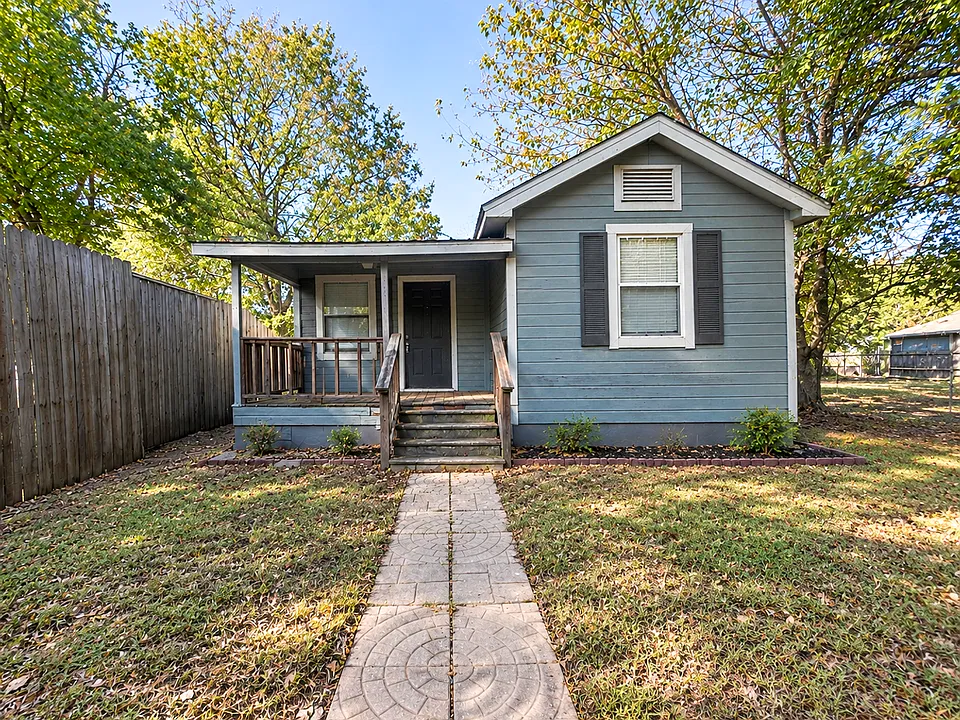 3109 Pecan St
