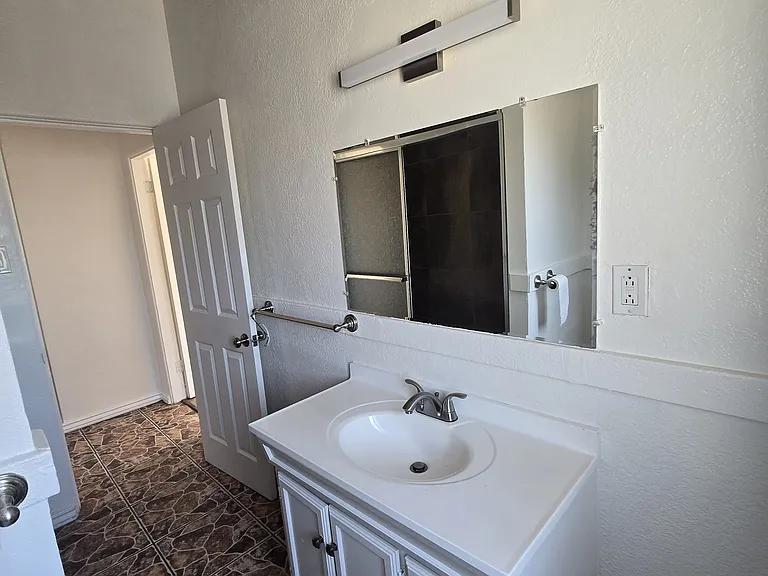333 W Manchester Blvd #1/2 — Photo 15