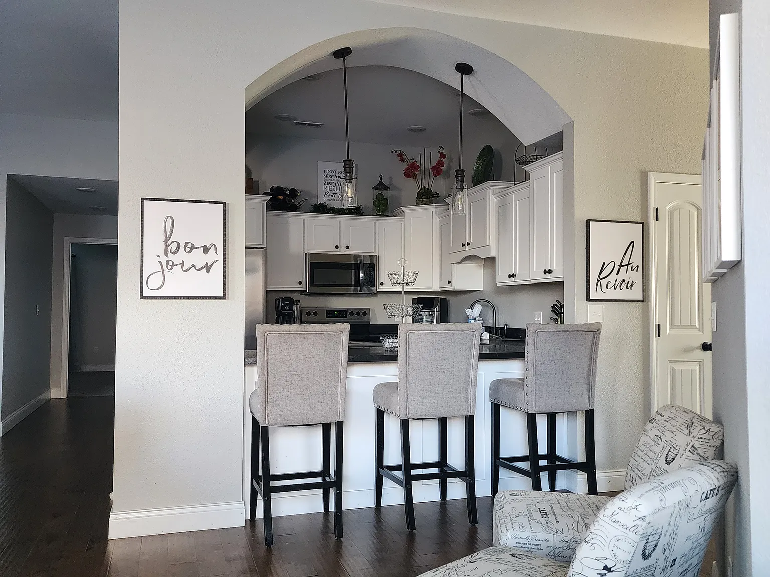 3 bed, 1600 sqft, $1,800 — Photo 2