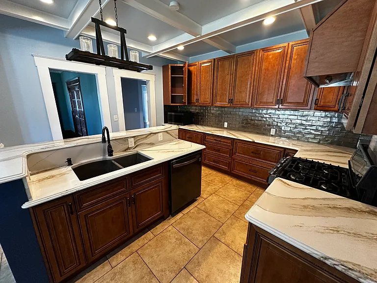 715 E Capitol Ave — Photo 11