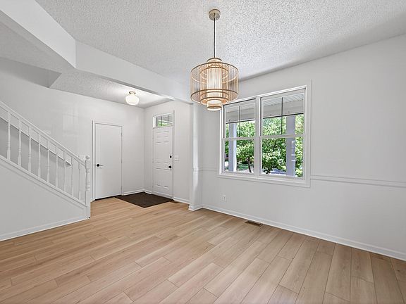 4th image of 11374 Balsam Way