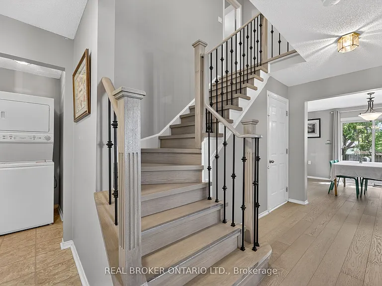 1895 Applewood Ave #UPPER — Photo 2
