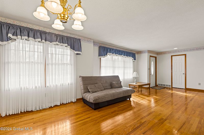 5th image of 77 Schuurman Road