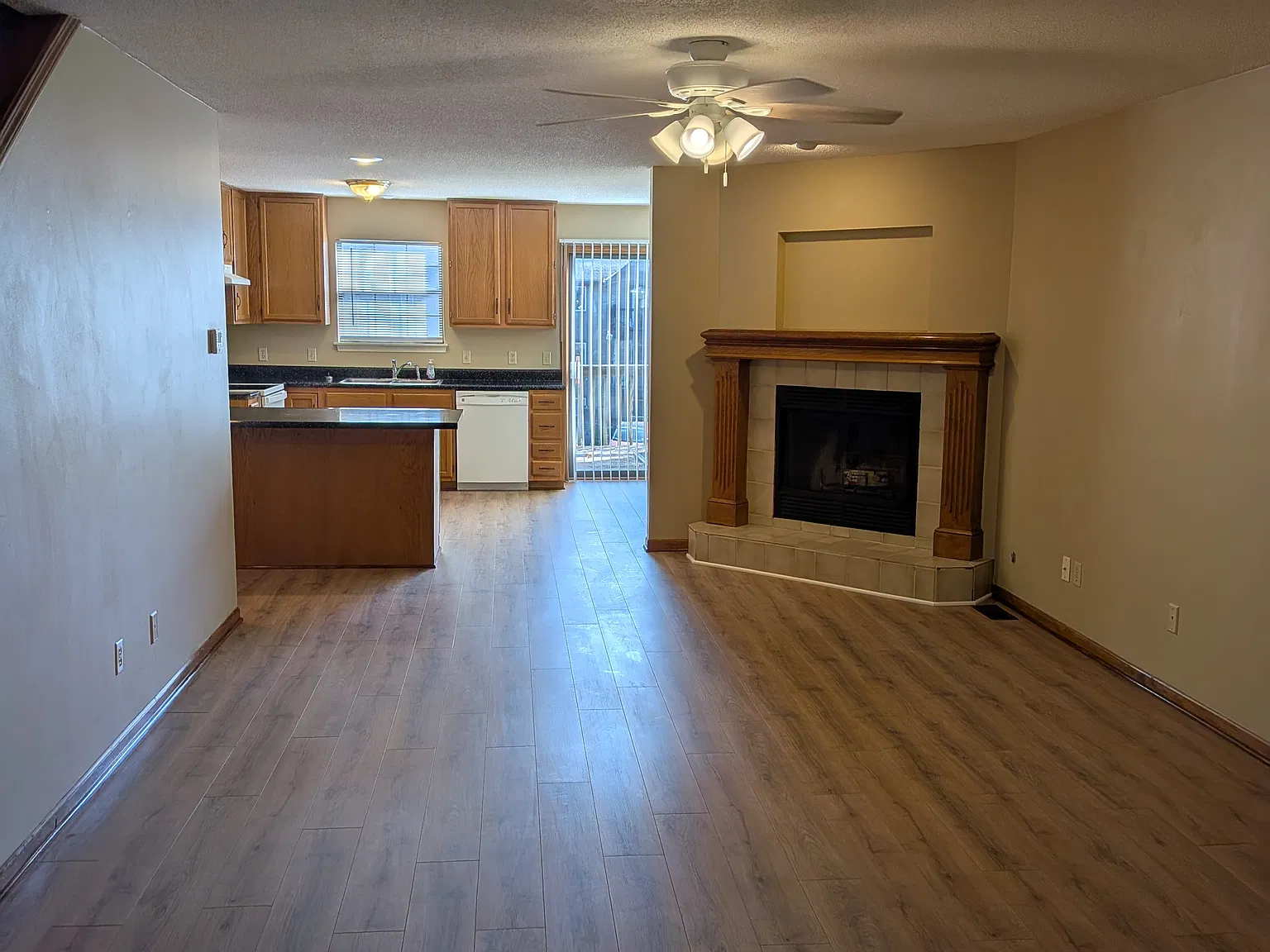 2 bed, 2.5 bath, 1250 sqft, $1,695 — Photo 2