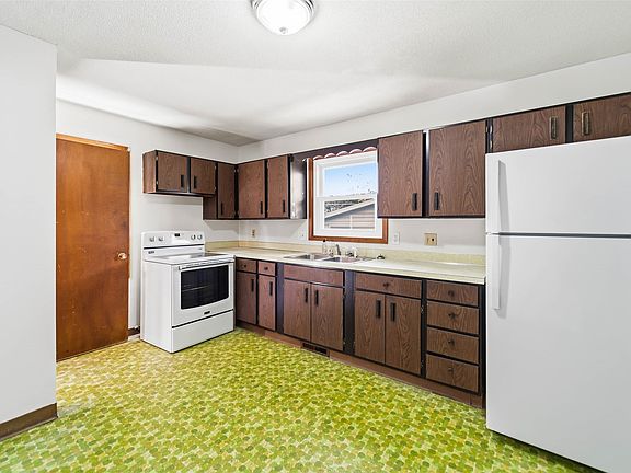 5th image of 302 NE 6th St