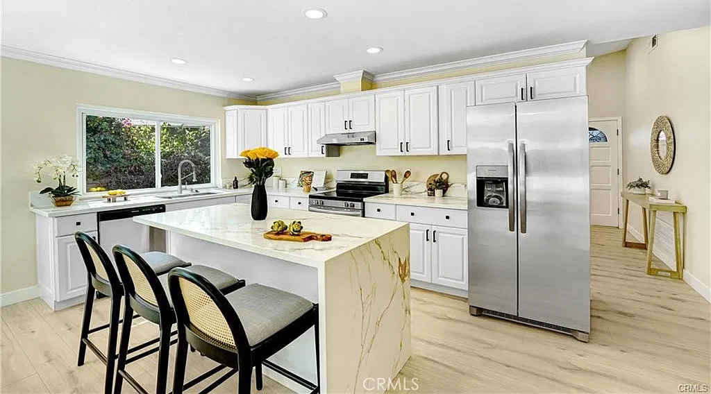 2 bed, 1108 sqft, $3,600 — Photo 3