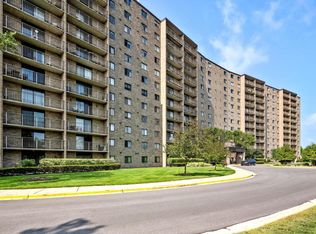 6340 Americana Dr APT 1202, Willowbrook, IL 60527