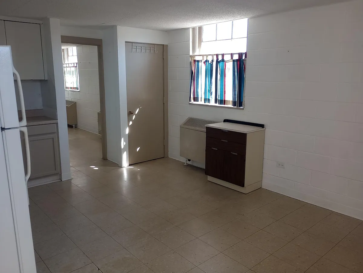 Kitchen View from Entry - Patterson School Dr