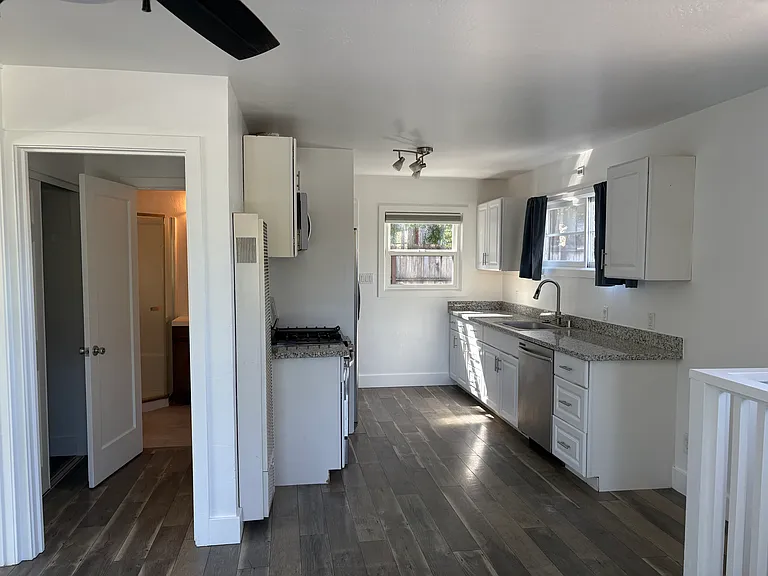 1695 Ronne Dr — Photo 3