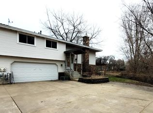 2305 E 122nd St, Burnsville, MN 55337