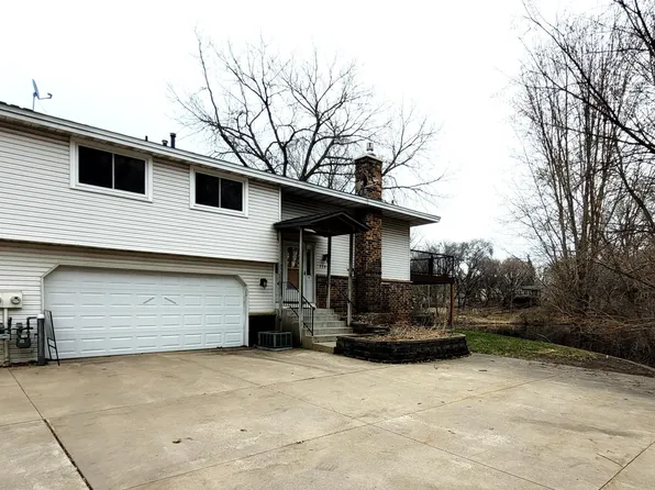 2305 E 122nd St, Burnsville, MN 55337