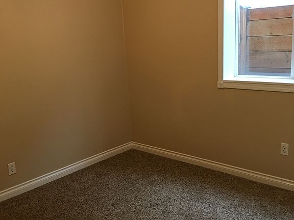 Basement bdrm w/carpet