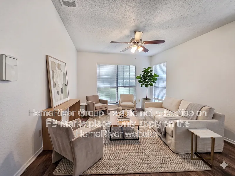 3 bed, 2.0 bath, 1356 sqft, $1,700 — Photo 3