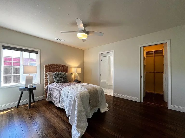 1022 Berry Ln — Photo 35