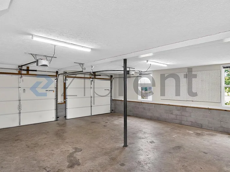 720 Rock Springs Rd — Photo 48