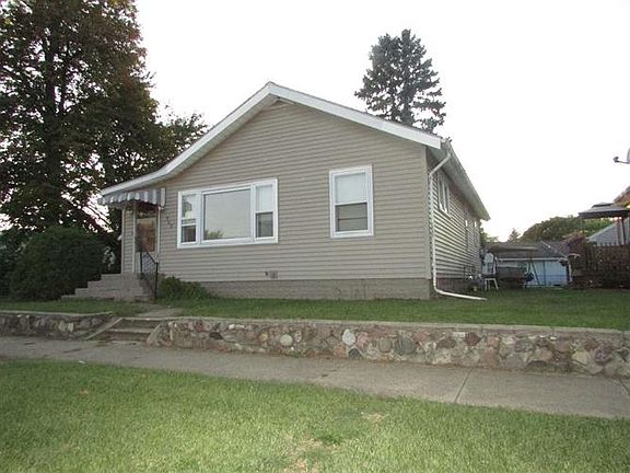 2nd image of 909 N Merrifield Ave