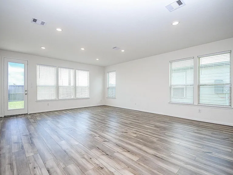 3043 Kastania Ln — Photo 35