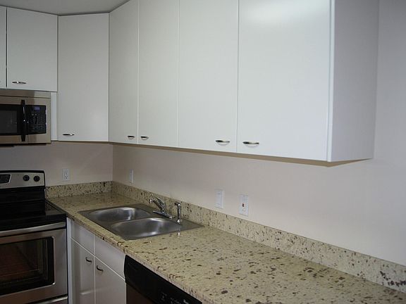 5th image of 304 Southampton A #304