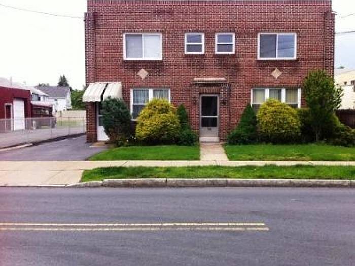 201 Old River Road