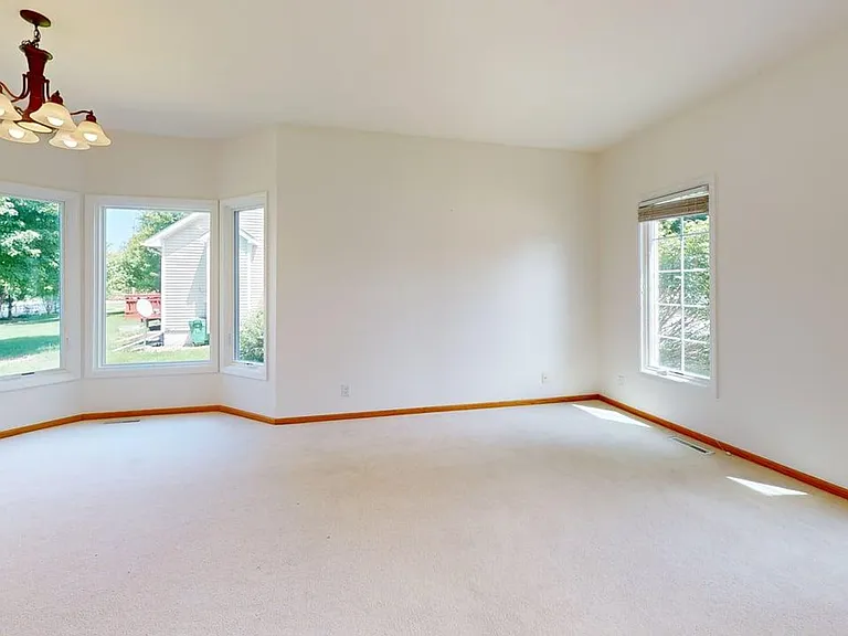 2917 Bayberry Rd — Photo 2