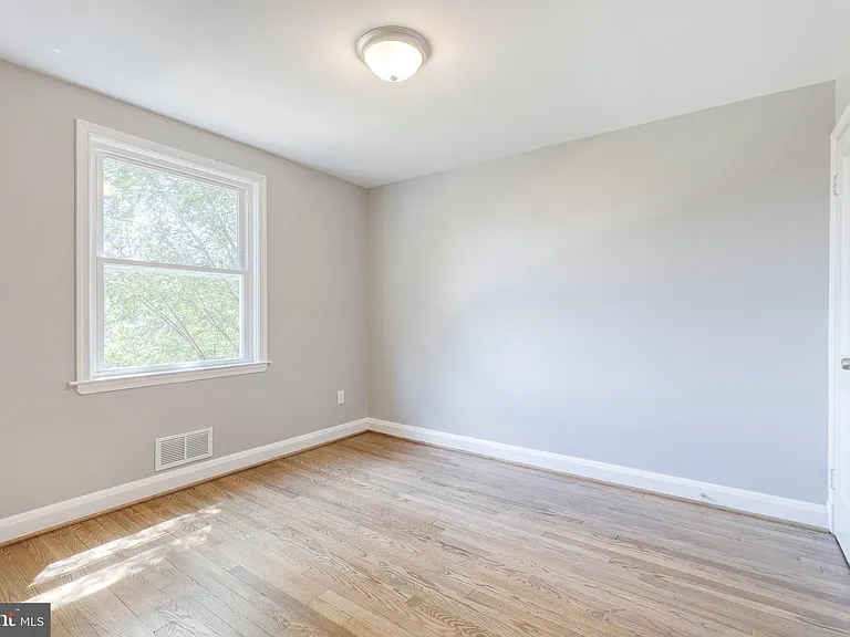633 Lucia Ave — Photo 12
