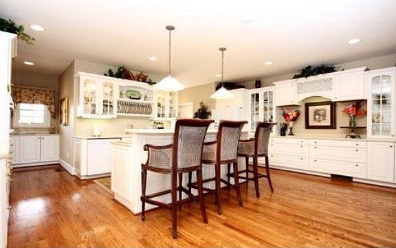 2nd image of 885 Sawgrass Cir