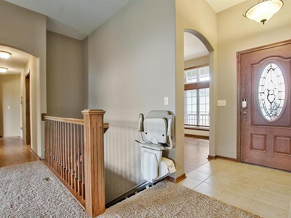 5th image of 812 N Bel Arbor Ct