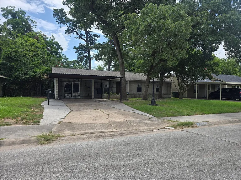 10518 Royal Oaks Dr — Photo 13