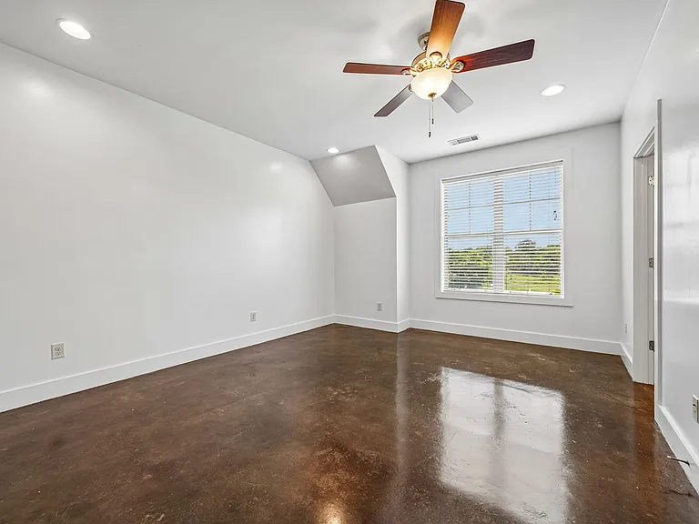 Beverly Townhomes — Photo 26