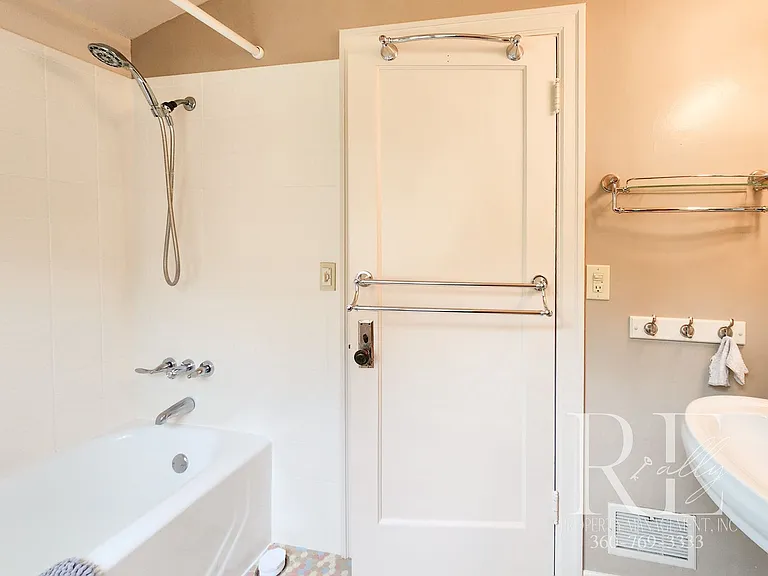 9051 Sunset Ln NW — Photo 25